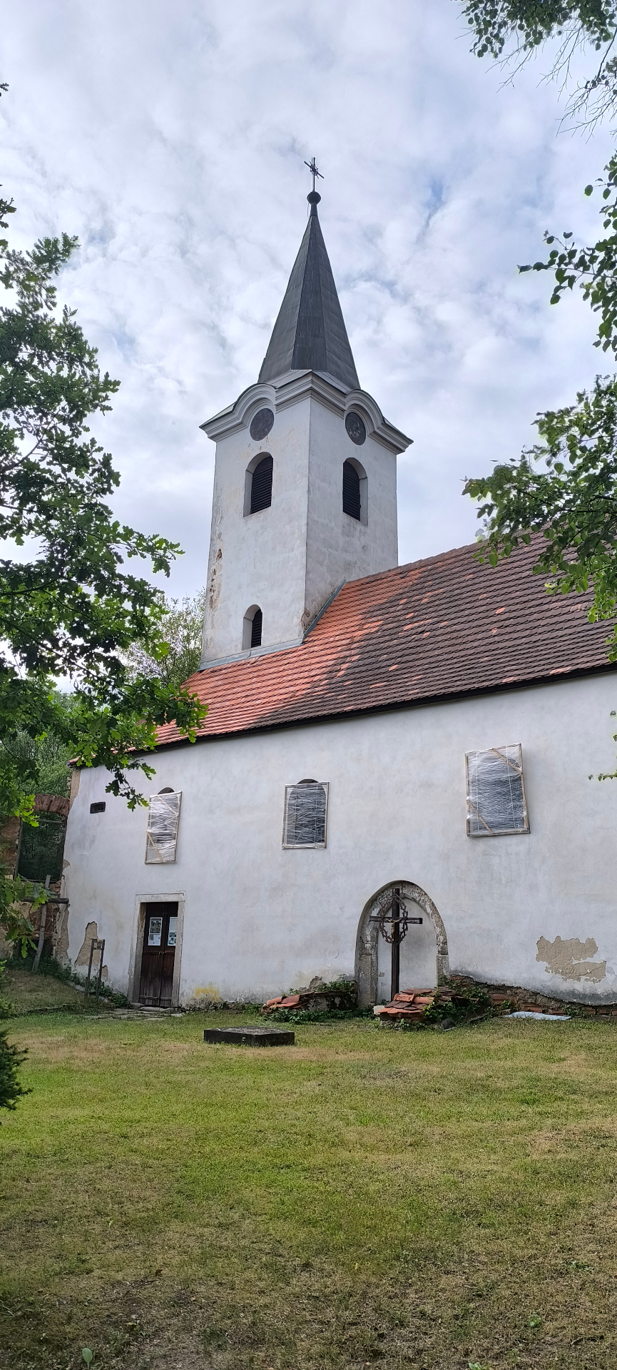 Kostel sv. Jana Křtitele v zaniklé vesnici Krabonoš